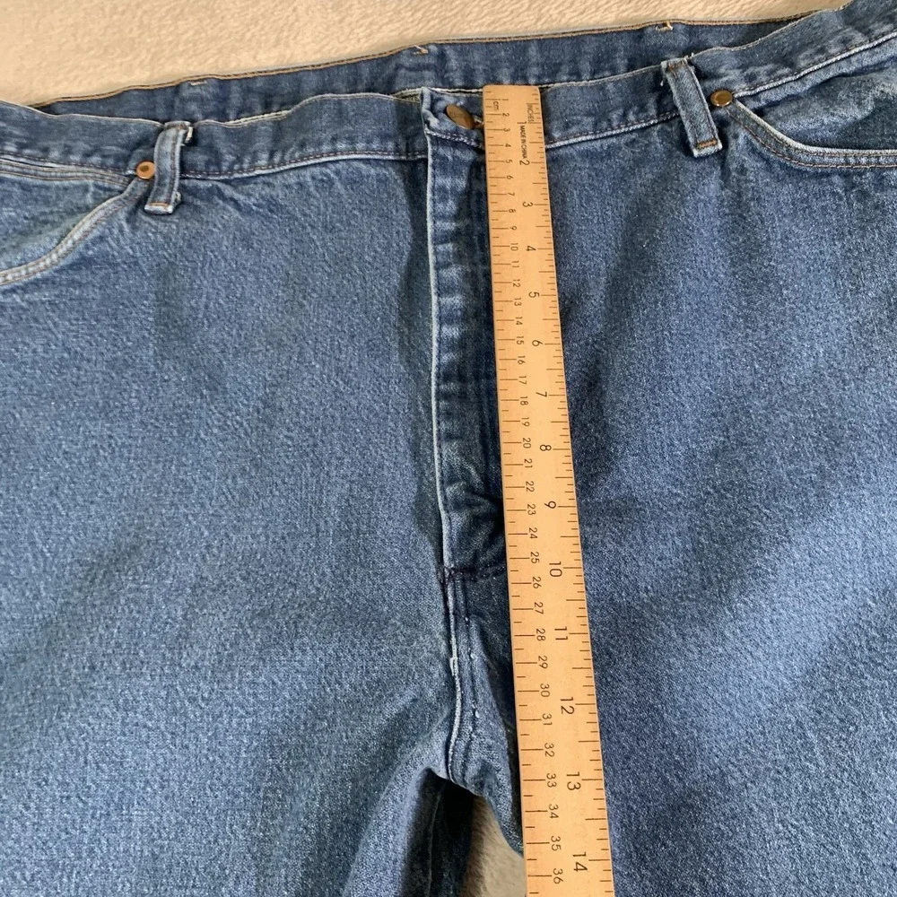 Vintage Wrangler 13MWZ Jeans Mens 42x32(40x28) Medium Wash Straight Made USA 90s